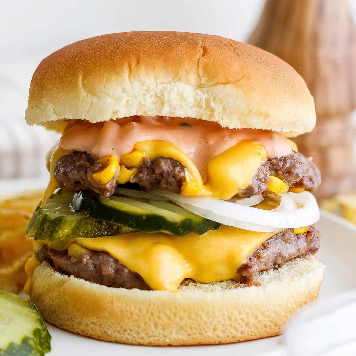 Craft the Ultimate Sweet Corn Smash Burger: Relish & Sauce Guide